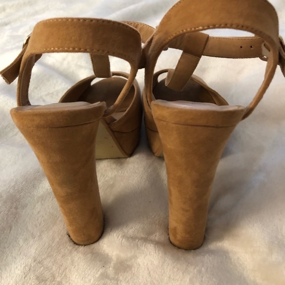 Cathy Jean Tan Heels Size 7 - Picture 3 of 5